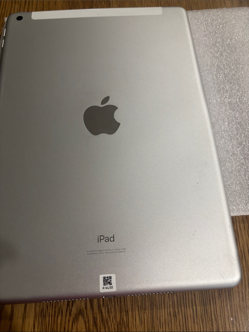 Apple iPad White Front Panel with Black Display - Picture 3 of 6
